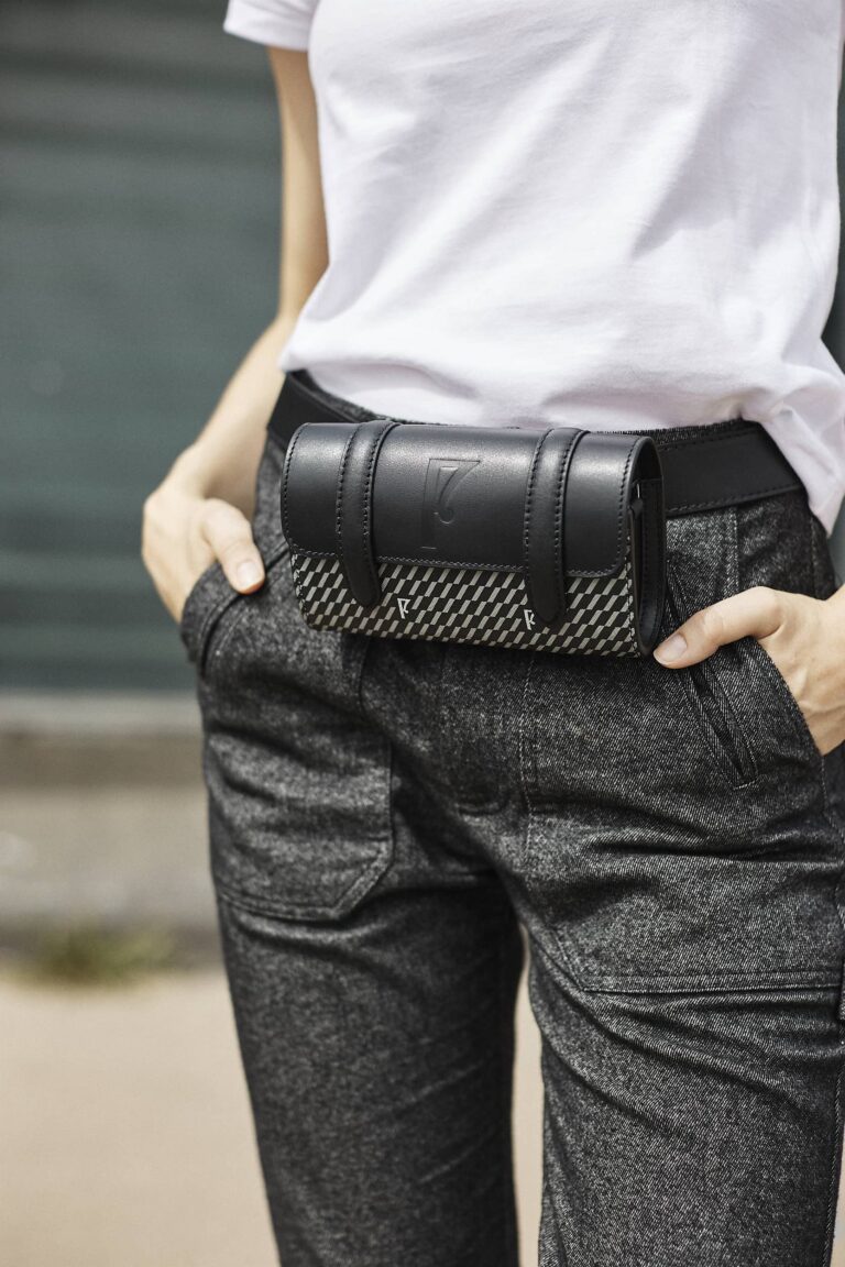Bandoulière de sac et ceinture : des accessoires indispensables